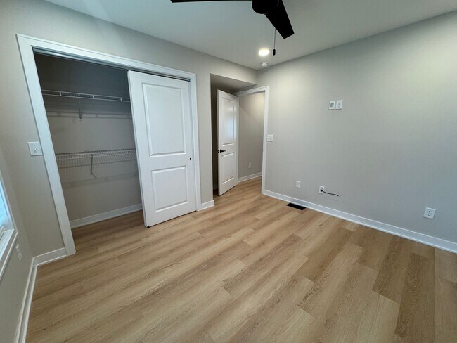 Building Photo - 1234-1236-1236 Summit St