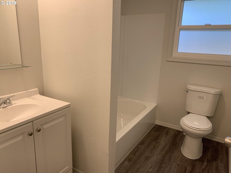 Bathroom - 15421 SE Stark Street