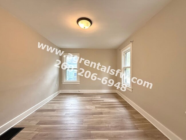 Building Photo - 3 Bedroom House