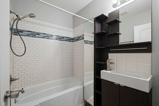 Building Photo - Beautiful Home in Amazing Salt Lake Location!