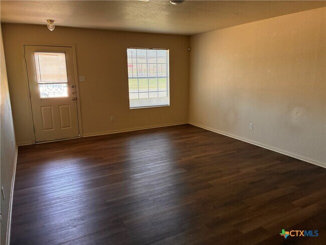 Building Photo - 2508 Mikulec Dr