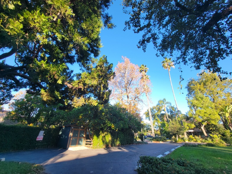 Building Photo - 13556 Wyandotte St