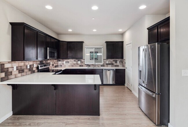 Building Photo - Rainier View Court Townhomes