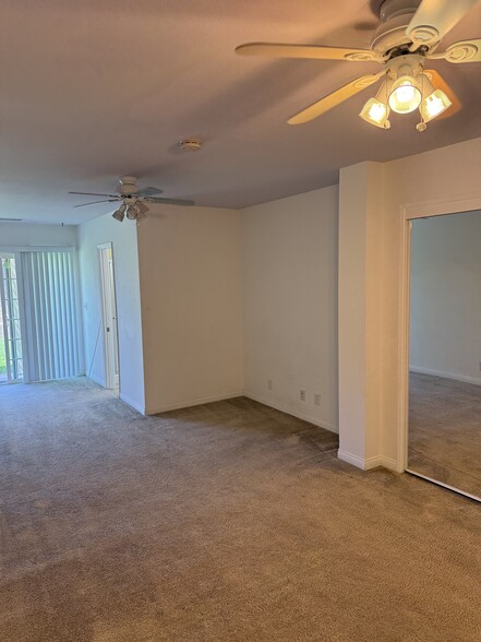 Building Photo - 891 Rosewood Ave