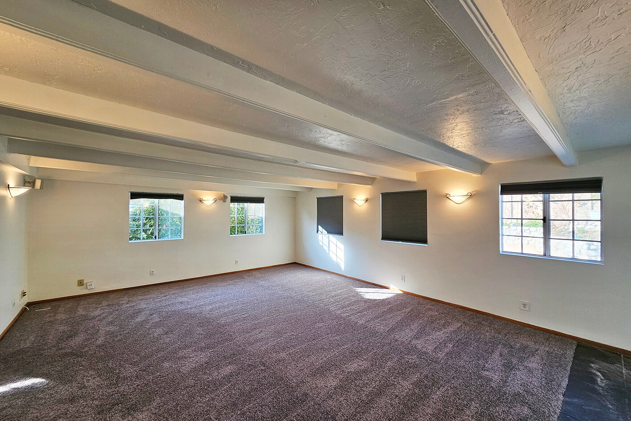 Building Photo - 9321 Donna Ave