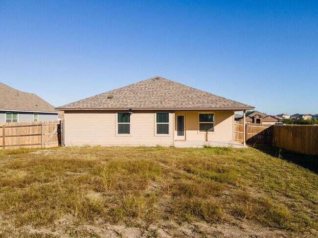 Building Photo - Beautiful 4bed/2 bath