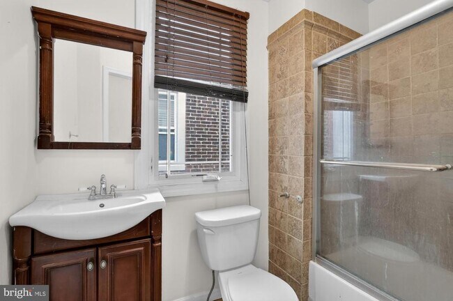 Building Photo - 2524 E Lehigh Ave