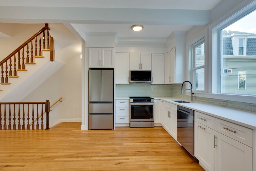 Building Photo - 31 School St