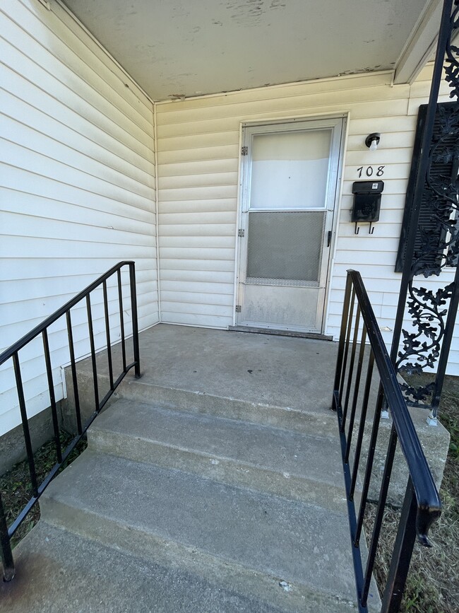 Building Photo - 708 Maxwell St NW