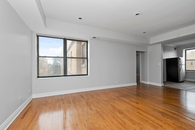 Building Photo - Beautiful 2 Bedroom in South Shore
