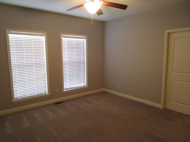 Building Photo - Bright 3BR Townhome with Bonus Room - Available July 17!!