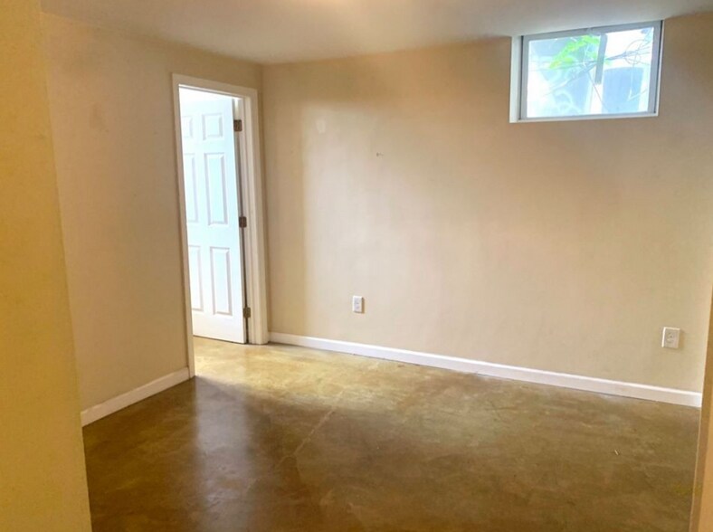 Building Photo - 74 Frankfort St