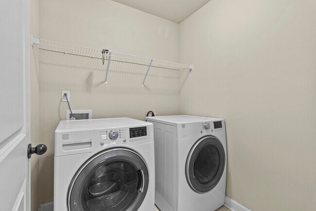 Building Photo - 405 Crestmont Ct