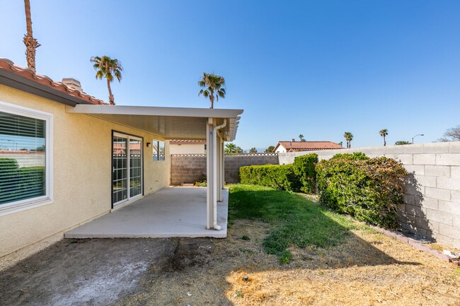 Building Photo - Beautiful 3-Bedroom, 2-Bathroom Home in He...