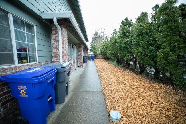 Building Photo - 3411-3423-3423 SE 85th Ave
