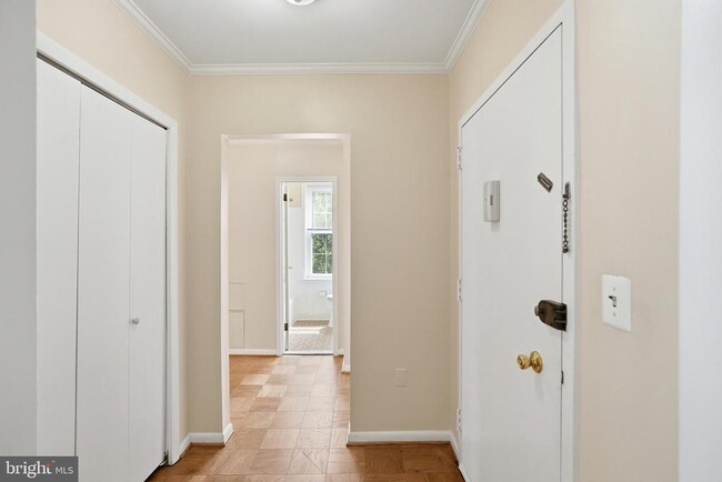 Building Photo - 3535 Chevy Chase Lake Dr