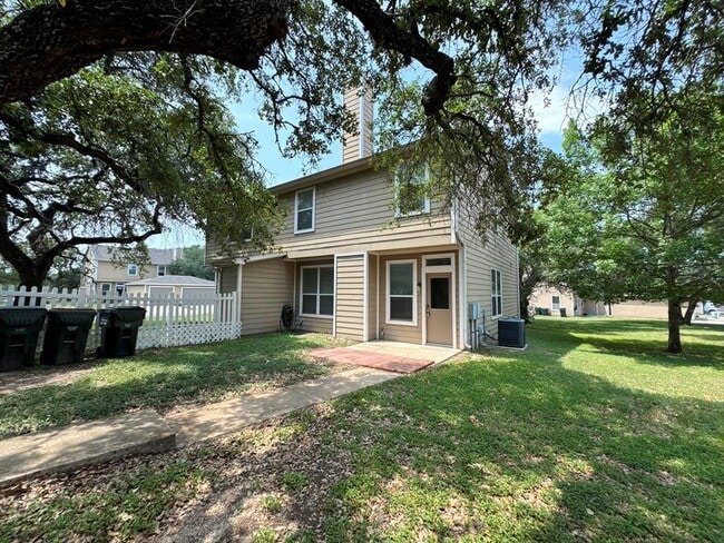 Building Photo - 251 Utterback
