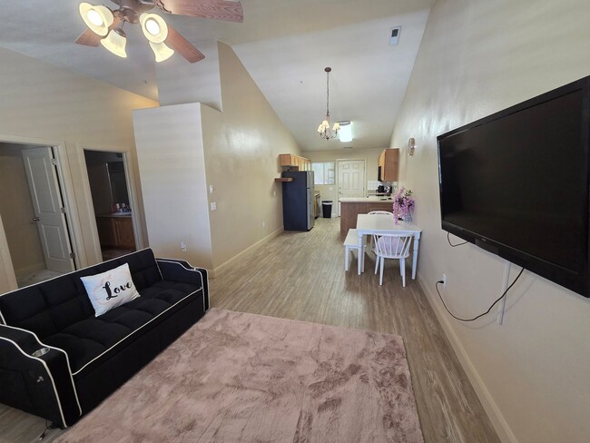 Building Photo - FURNISHED Famale Roomate Opportunity
