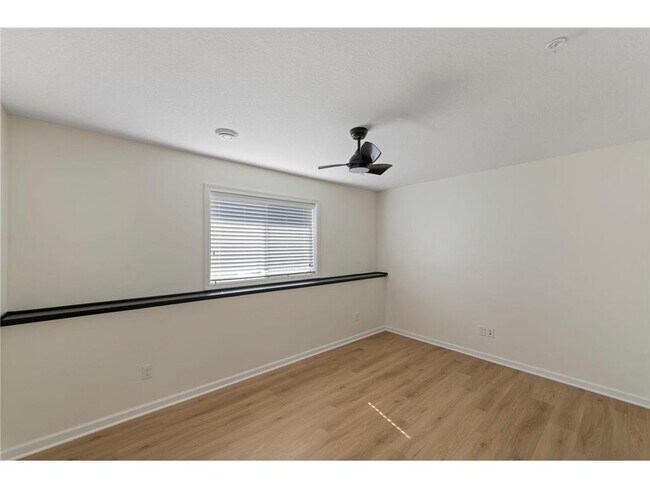 Building Photo - 8085 Central Park Way