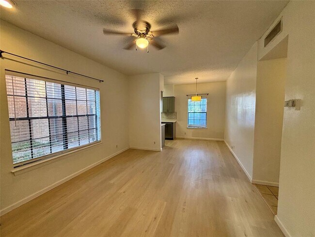 Building Photo - 203 E 31st St