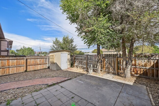 Building Photo - Newly Remodeled Denver Townhome