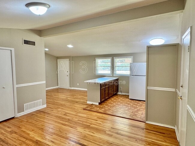 Building Photo - 3600 Nottingham Rd