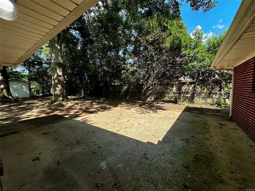 Building Photo - 1009 Rosedale Dr