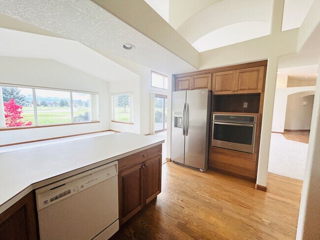 Building Photo - Beautiful Home on Village Greens with Vaulted Ceilings~A rare find!