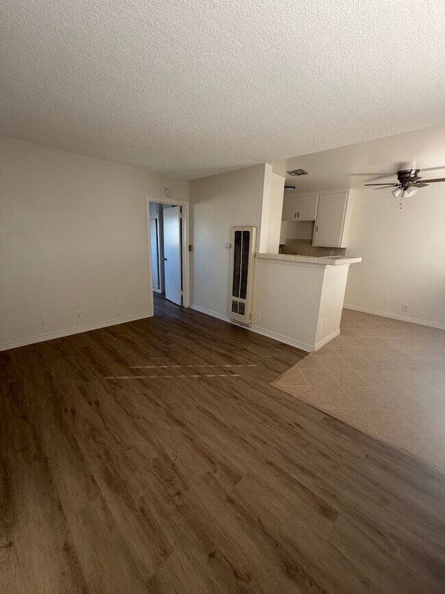 Building Photo - SPACIOUS 1 BEDROOM AVAILABLE IN LONG BEACH!