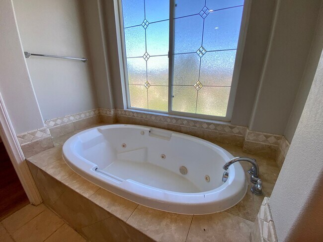 Building Photo - Executive 5 BR Home With Pool RV Parking H...