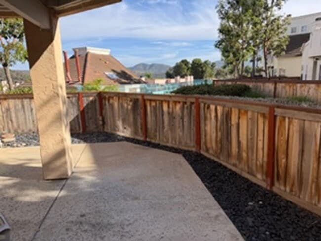 Building Photo - 2 Bed / 2 Bath Townhome in El Cajon
