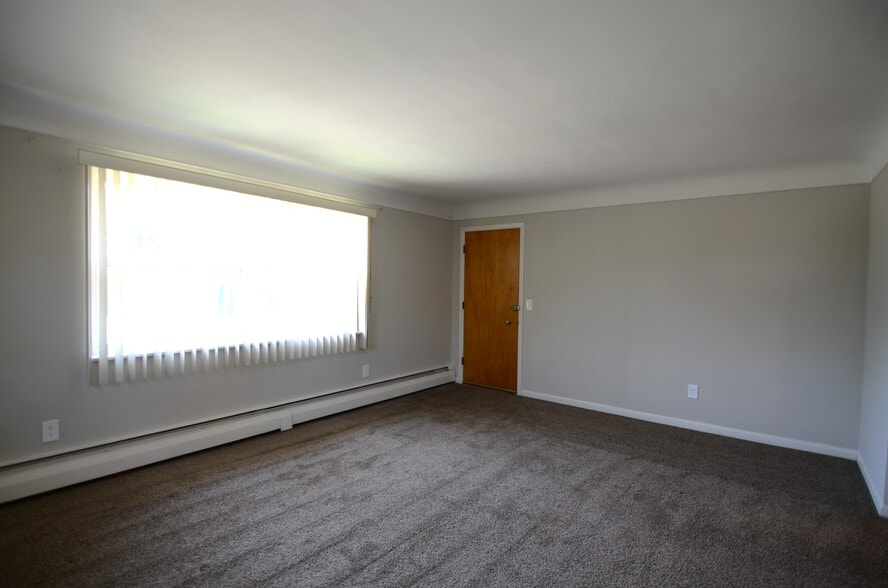 Building Photo - 3230 Blueacres Dr