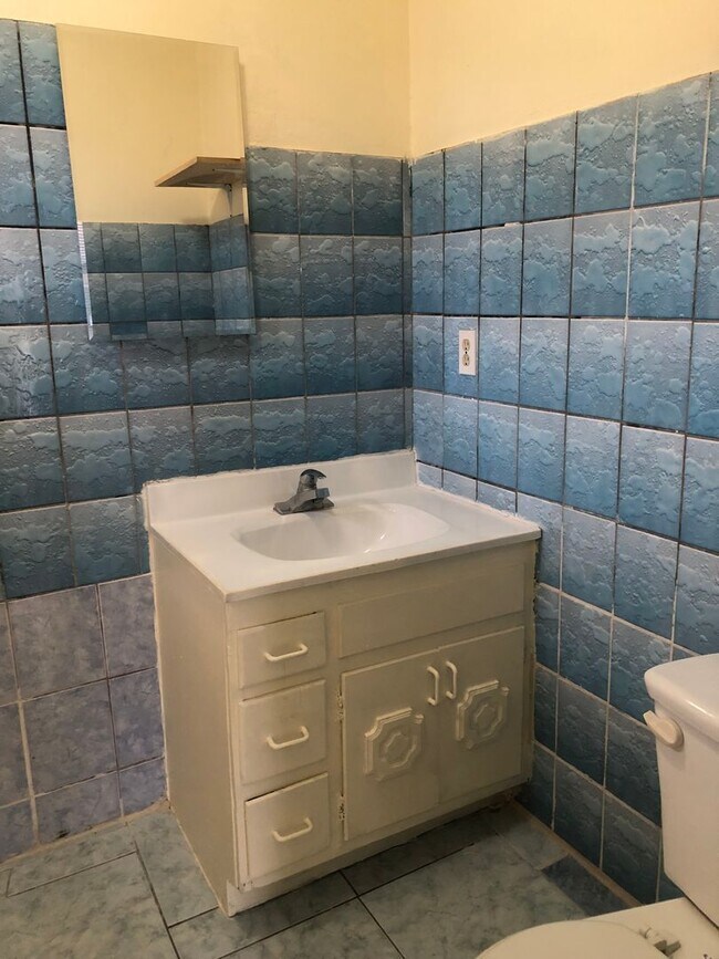 Building Photo - 1380 Gaviota