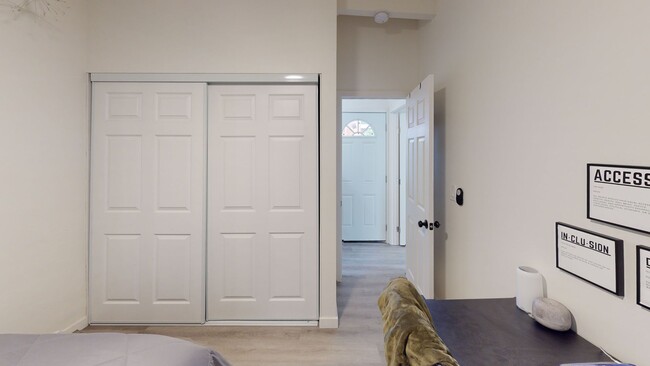 Building Photo - 5348 W Falls View Dr