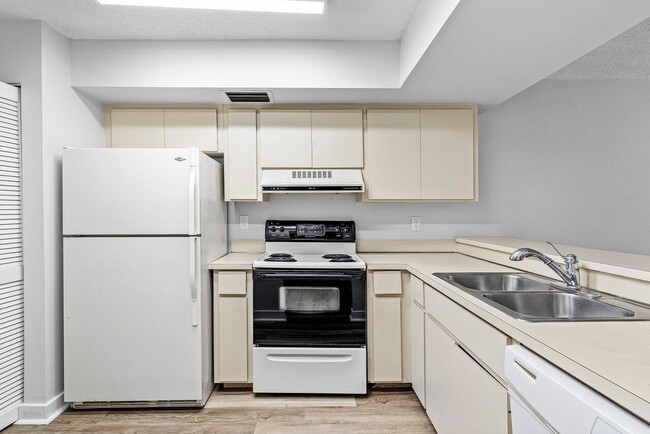 Building Photo - 145 Brackenwood Rd