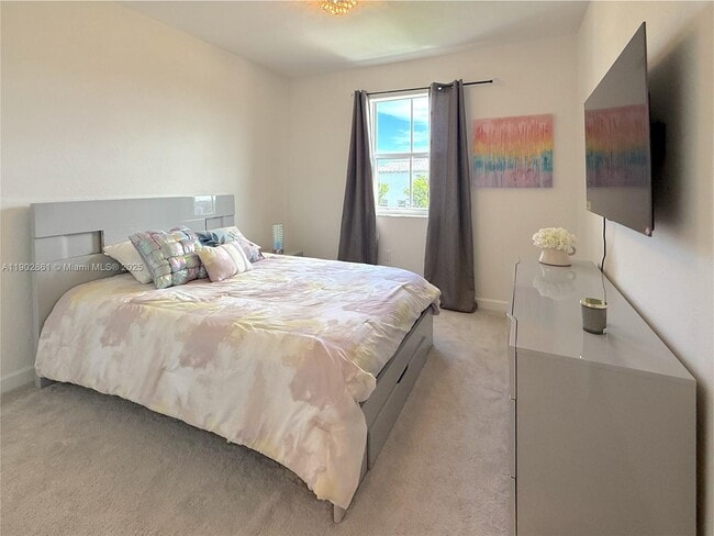 Building Photo - 1060 SE 26th Ter