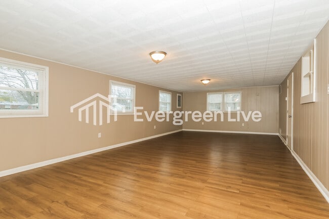 Building Photo - 603 W Martindale Rd