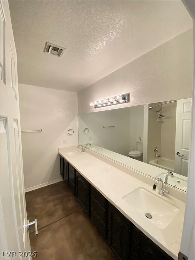 Building Photo - 2521 E Serene Ave