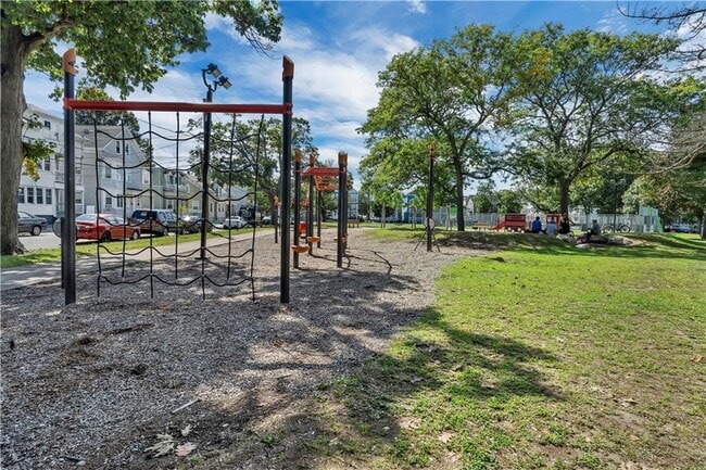 Building Photo - 48 Kenwood St