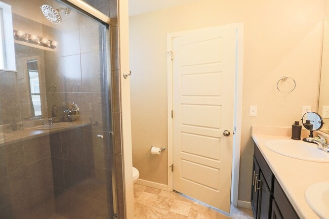 Building Photo - BEAUTIFUL 3BD HOME WITH LUXURY UPGRADES IN...