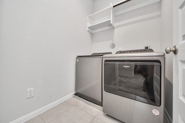 Building Photo - 9830 Magnolia Village Ln