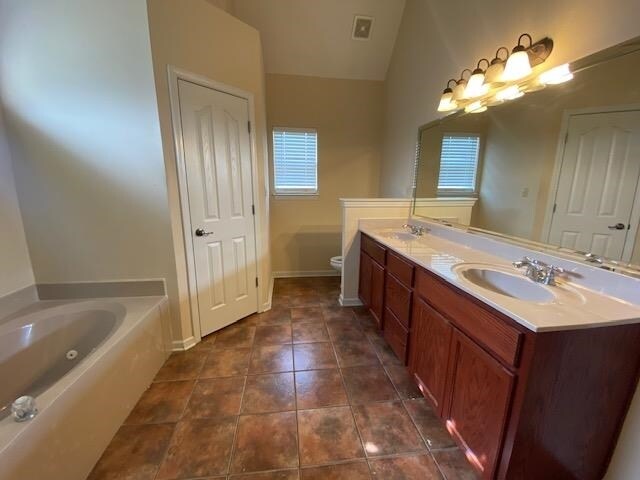 Building Photo - 6098 Ravenwood Lake Dr E