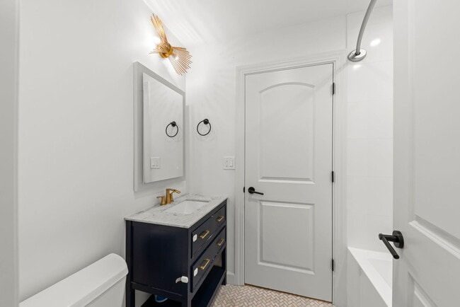 Building Photo - 215 Longridge Ct