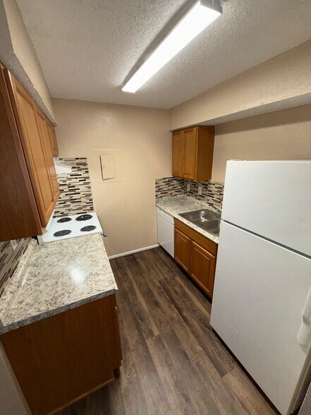 Building Photo - 2701 Green Oaks Rd