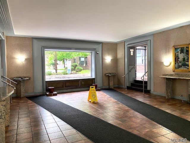 Building Photo - 68-38 Yellowstone Blvd