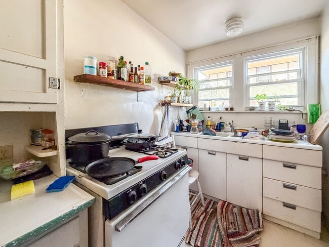 Building Photo - Charming & Convenient 2 Bedroom Near UIUC – Great Location!