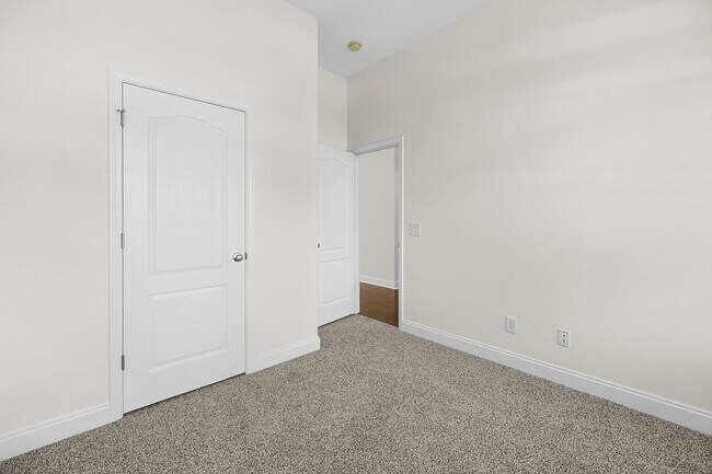 Building Photo - Port Wentworth Cottage