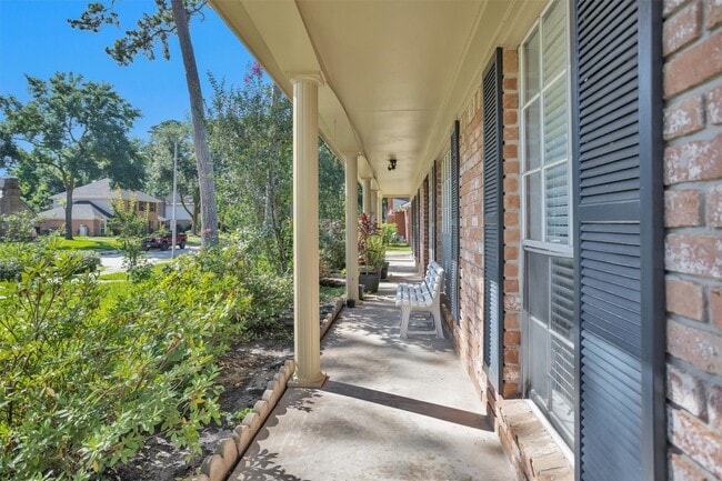Building Photo - 15010 Falling Creek Dr