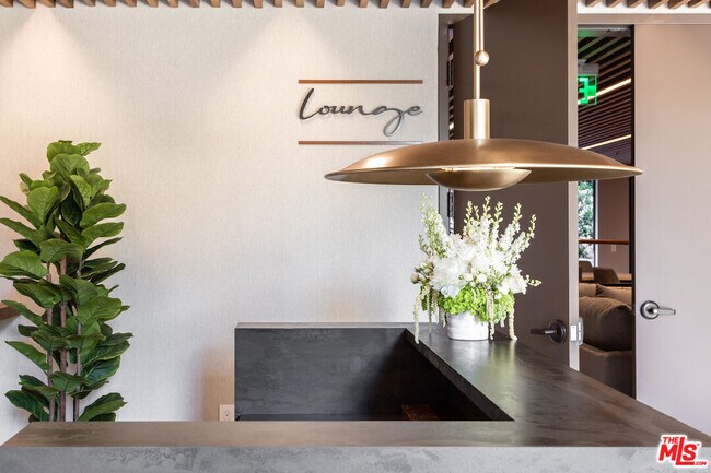 Building Photo - 724 Croft Ave