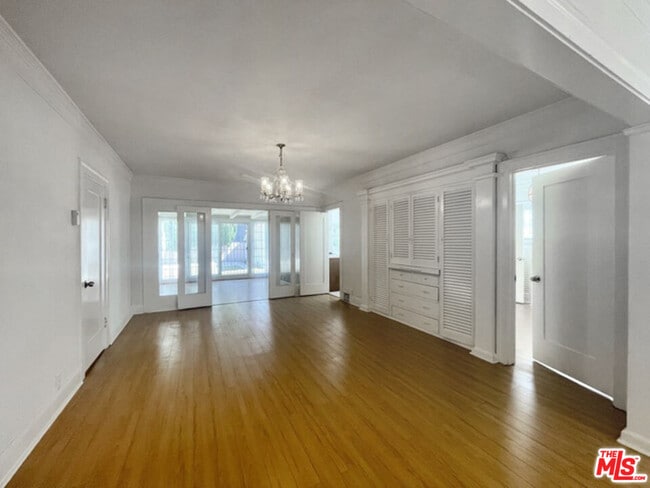 Building Photo - 4919 Elmwood Ave